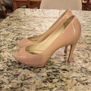 Coye Nokes nude peep toe sz 7/37